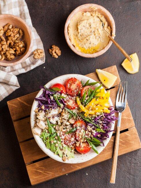 ensalada hummus y nueces