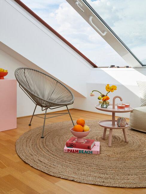 balcon moderno con rosa