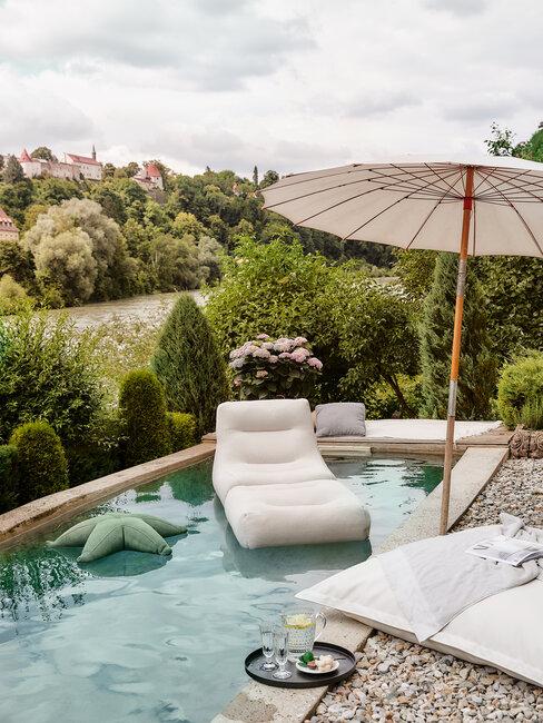 jardin zen con piscina