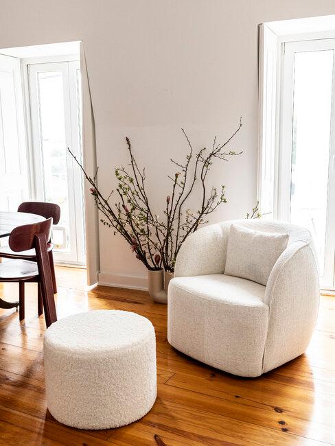 sillon y puf blanco