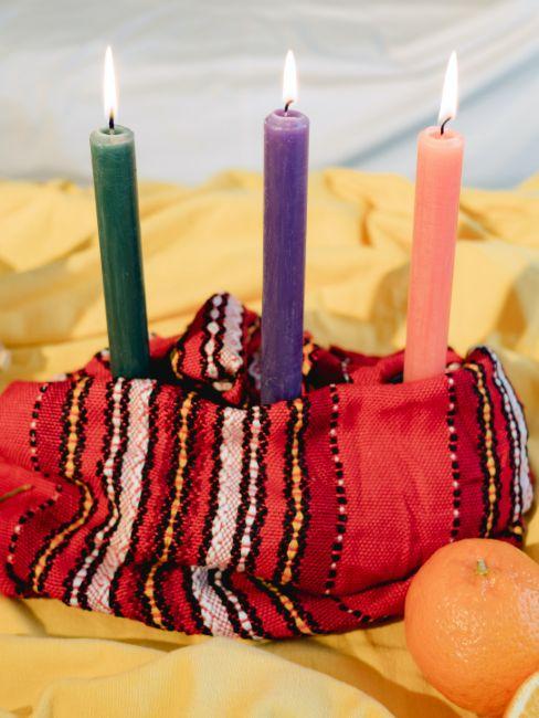 bougies colorées et tissu wax africain