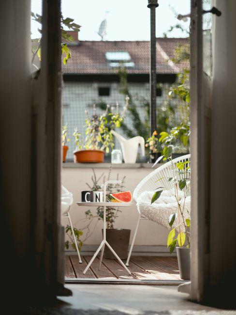 vue sur balcon depuis la chambre