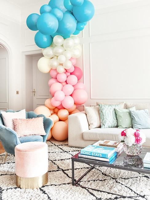 ballons dans un salon