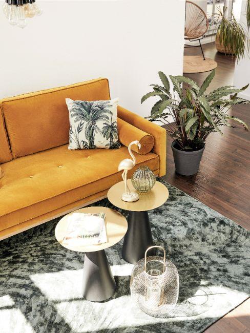 salon orange, gris et marron