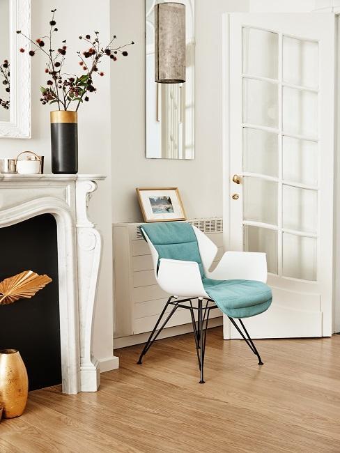 chaise bleu turquoise et blanche