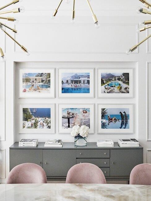 salle à manger avec console grise, mur de cadre et livres décoratifs