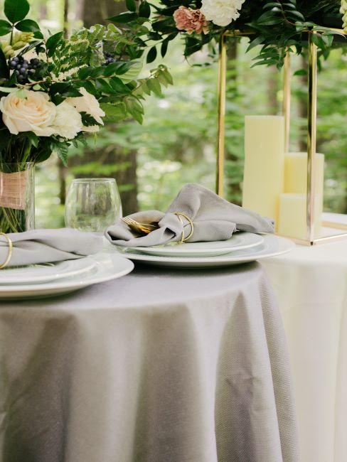 chic deco table mariage élégante, nappe blanche, photophore