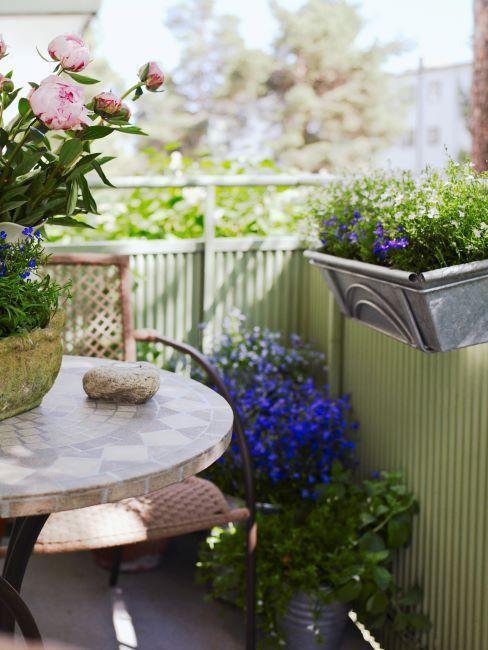 balcon, terrasse, espace extérieur fleuri