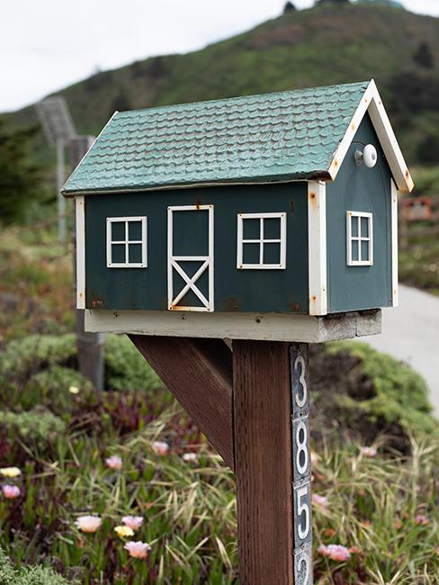 boite aux lettres en forme de maison