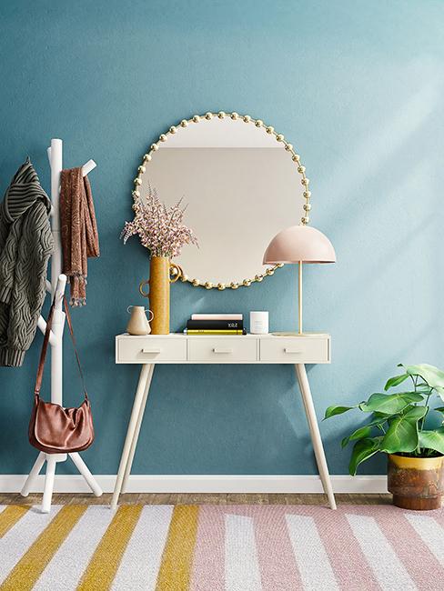 entrée avec mur bleu