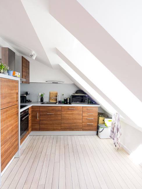 cuisine en bois sous les toits