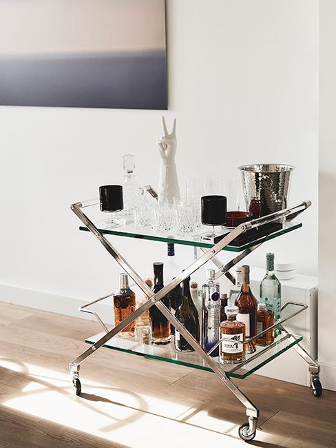 chariot de bar en verre transparent et métal