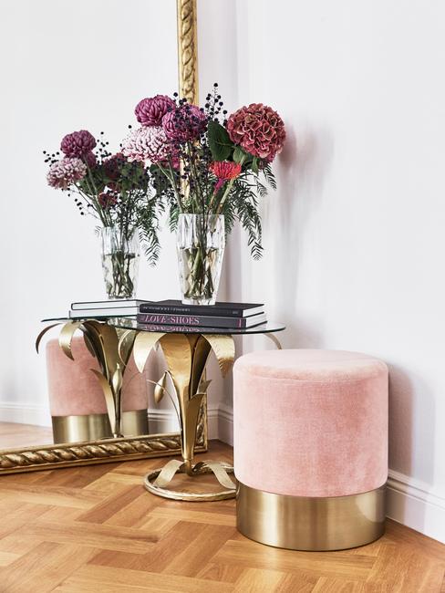 bouque de fleurs sur livres
