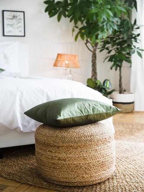 Pouf en osier et coussin vert