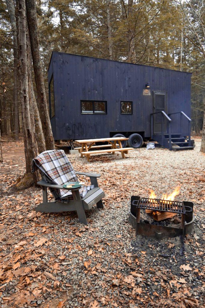 Mini maison de camping en bois et matériaux écologiques