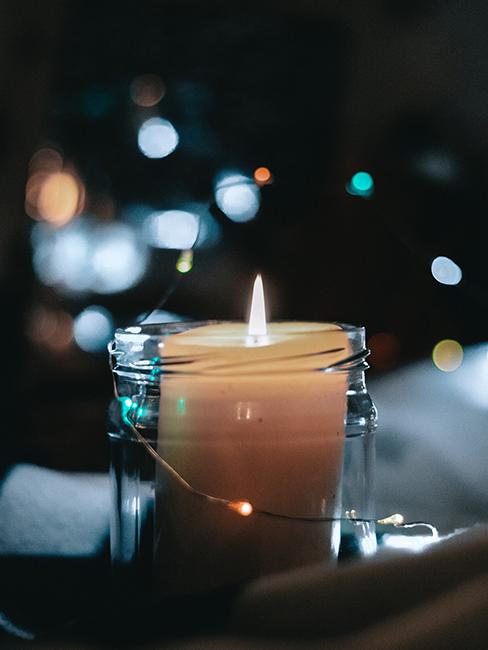 déco de jardin de recup avec bocal en verre et bougie de jardin