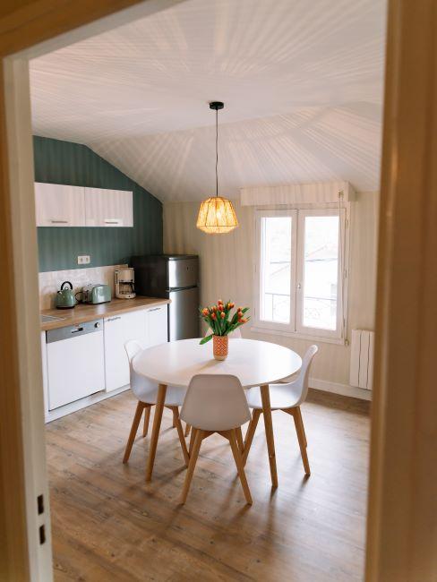 cuisine esprit vintage avec table ronde