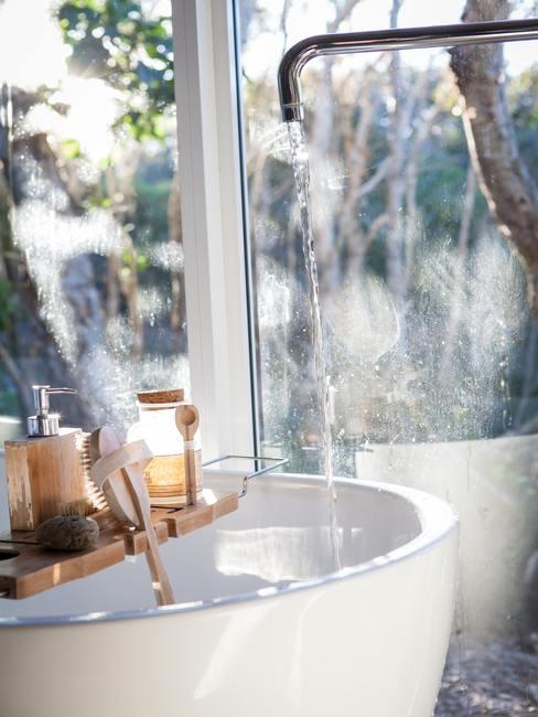 Baignoire avec produits cosmetiques