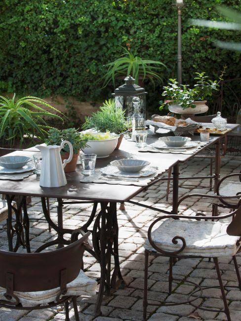 table de jardin en métal