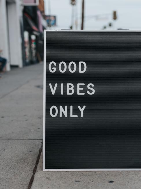 affiche good vibes only