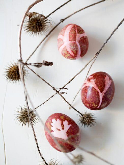 Trois œufs de Pâques décorés