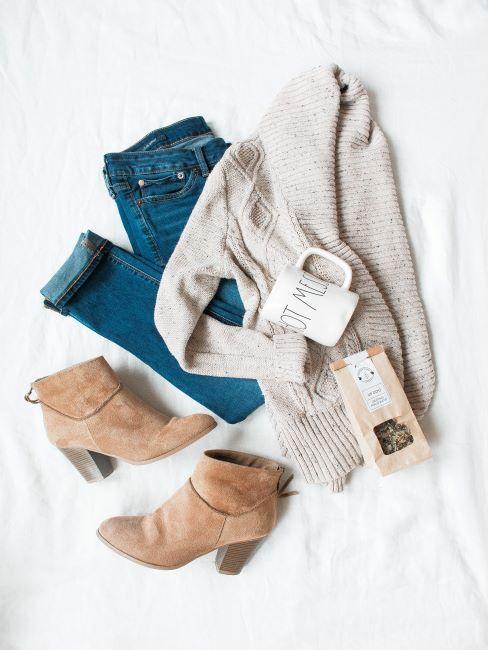 Pull, jeans, boots, mug