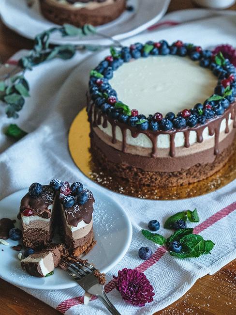 layer cake au chocolat et myrtille