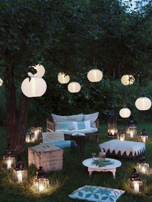 jardin annbiance cosy avec lanternes