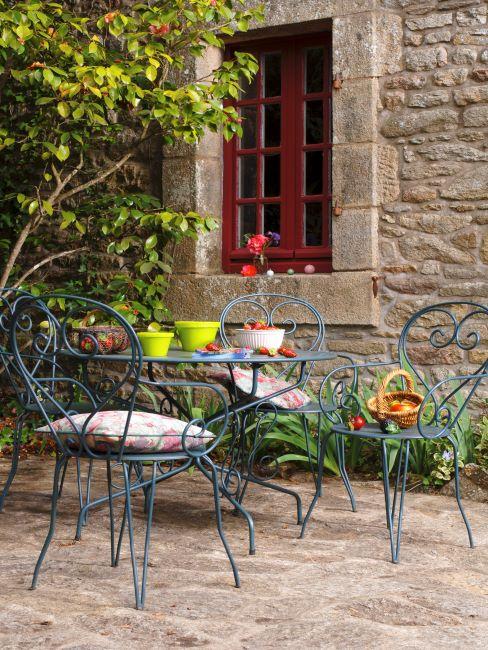 Mobilier de jardin en fer bleu turquoise