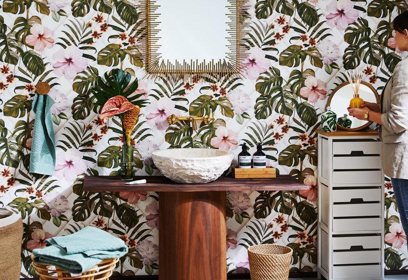 papier peint fleuri pour toilettes