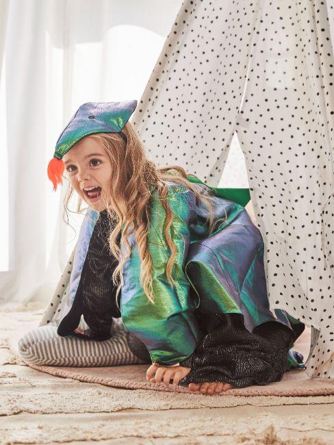 Blagues pour enfant, petite fille déguisée, tente