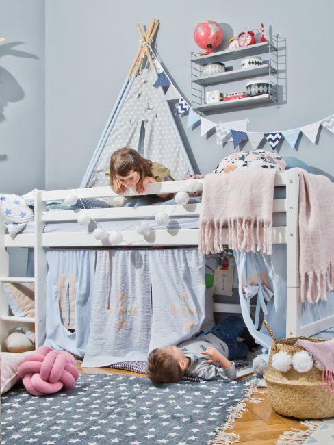 Chambre d'enfant bleue, deux enfants, lit superposé