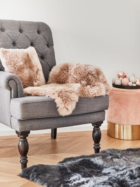 fauteuil avec plaid