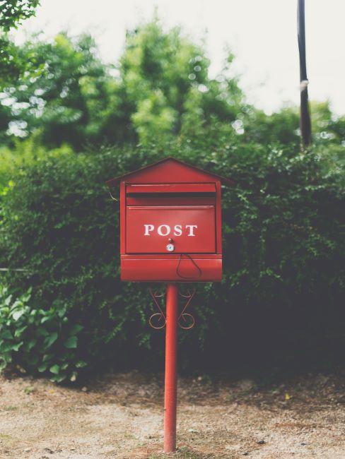 Boite au lettre exterieure rouge
