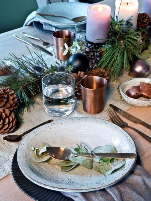 noel tendance, tendance 20-21, pomme de pin, table de noel durable artisanale, verre cuivre