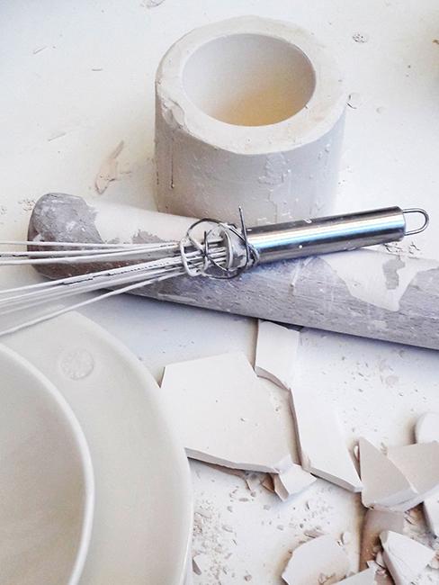 peinture sur porcelaine blanche