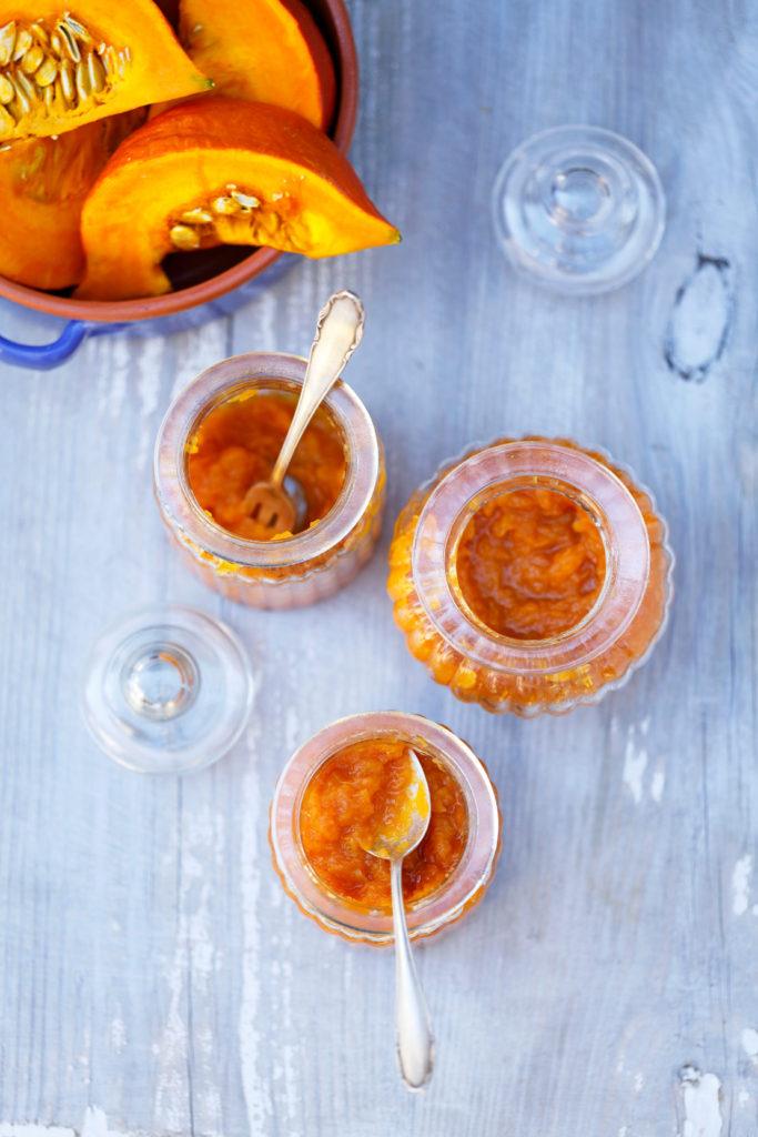 Confiture de citrouille dans bocaux