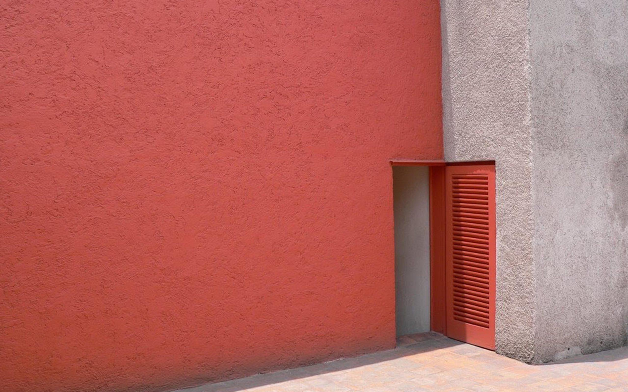 extérieur maison avec mur rouge