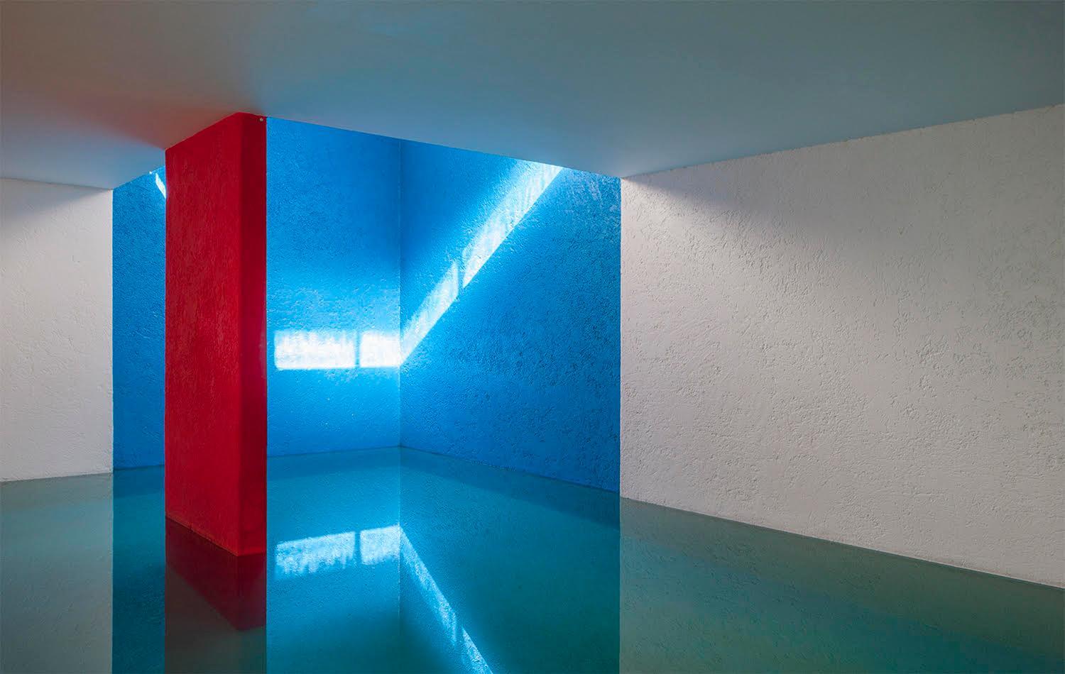 Luis Barragan, bleu électrique, rouge