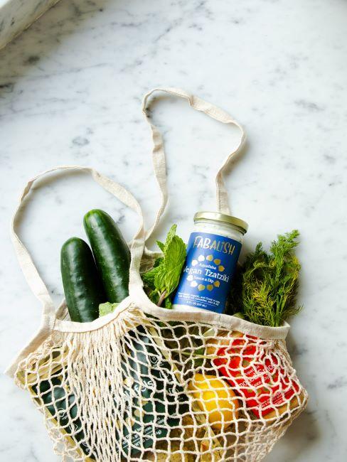 durabilité alimentaire sac réutilisable avec des courses dedans, mode de vie durable, responsabilité alimentaire, écologie