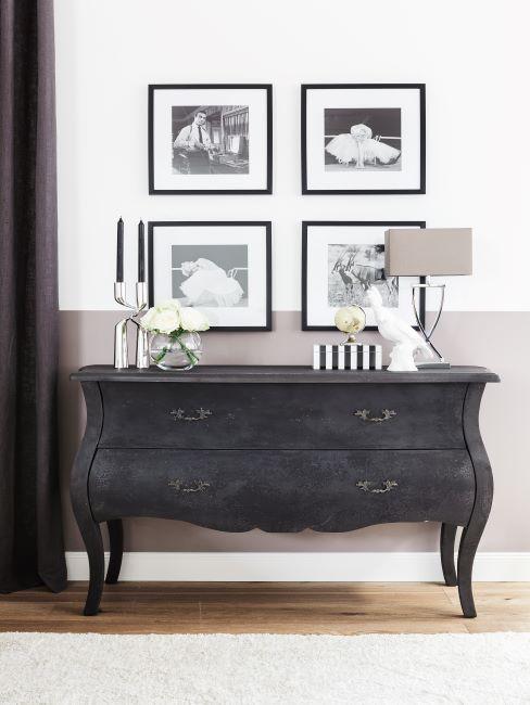 commode noir classique avec photos alignées noir et blanc