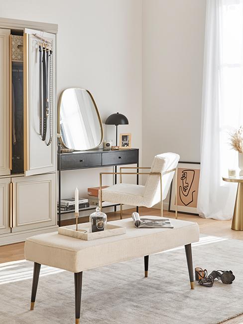 Coiffeuse moderne avec console noire, miroir doré, fauteuil blanc