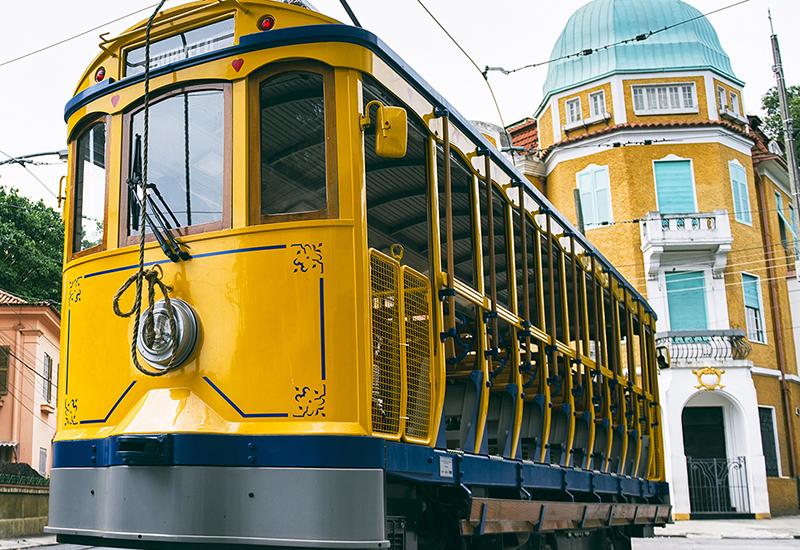 tramway jaune à Santa Teresa
