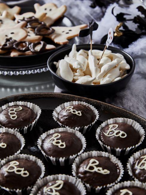 Cupcakes pour halloween et cookies fantômes