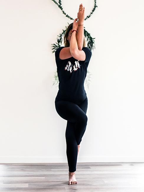 exercice de yoga femme