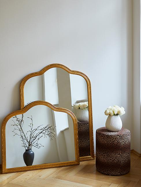 décoration murale miroir,miroirs baroques doré et pouf motif animalier