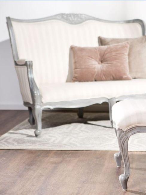 meuble salon style victorien, canapé dos sculpté,