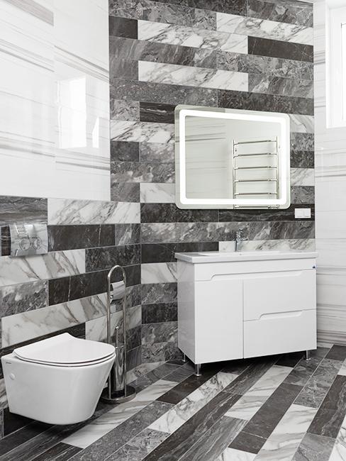 toilette moderne avec carrelage gris