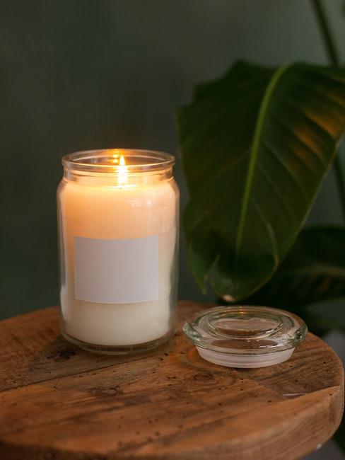 bougie diy dans un récipient en verre