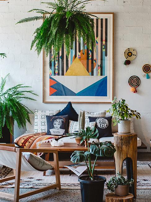 maison éclectique avec meuble naturel et grand cadre